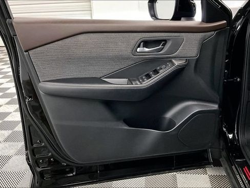 Used 2023 Nissan Rogue SV AWD/4WD image 17