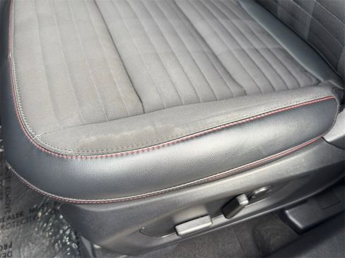 Used 2025 Ford Explorer ST-Line w/ ST-Line Street Pack image 16