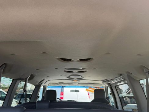 Used 2009 Ford E-350 and Econoline 350 Extended Wagon Super Duty RWD image 33