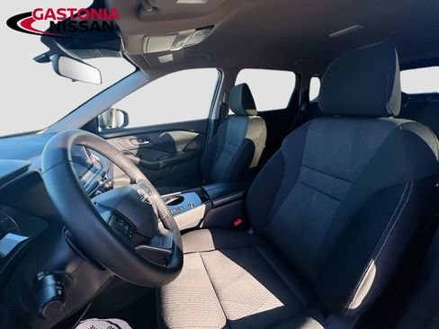 Used 2025 Nissan Rogue SV image 26