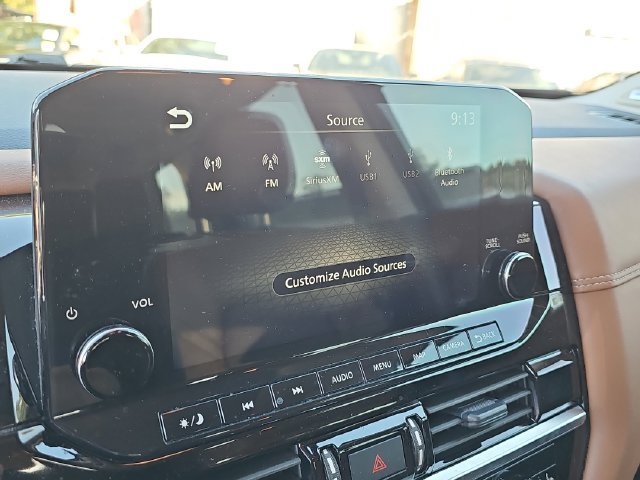 Used 2024 Nissan Pathfinder Platinum FWD image 28