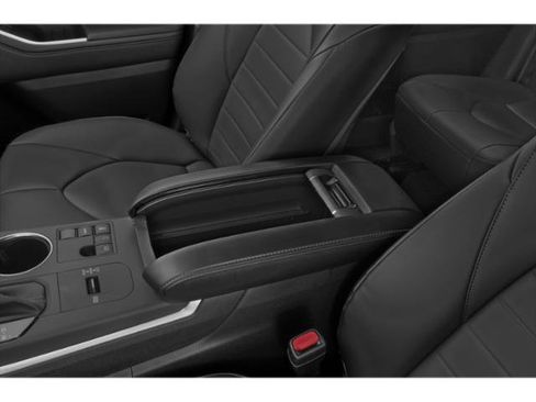 Used 2024 Toyota Highlander XLE FWD image 14