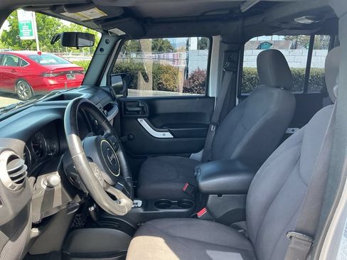 Used 2017 Jeep Wrangler Unlimited Sport w/ Connectivity Group AWD/4WD image 10