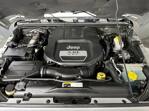 Used 2012 Jeep Wrangler Unlimited Sahara w/ Connectivity Group image 12