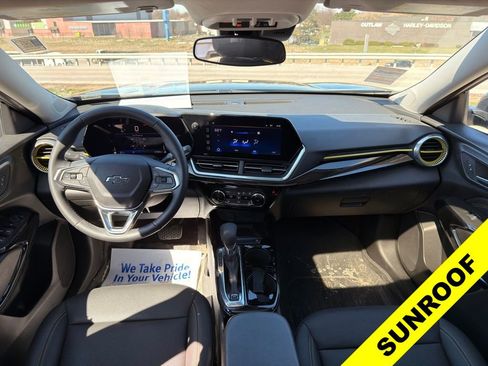 Used 2024 Chevrolet Trax ACTIV w/ Sunroof Package image 28