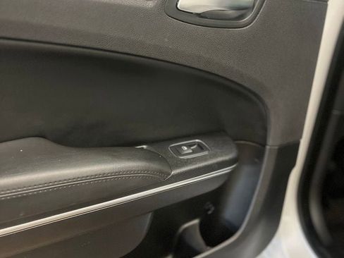 Used 2017 Chrysler 300 Limited AWD/4WD image 17