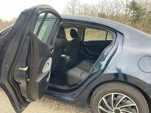 Used 2015 MAZDA MAZDA3 i Sport FWD image 17