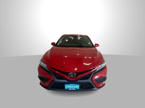 Used 2023 Toyota Camry SE image 3