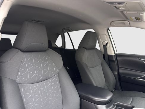 Used 2021 Toyota RAV4 XLE FWD image 40