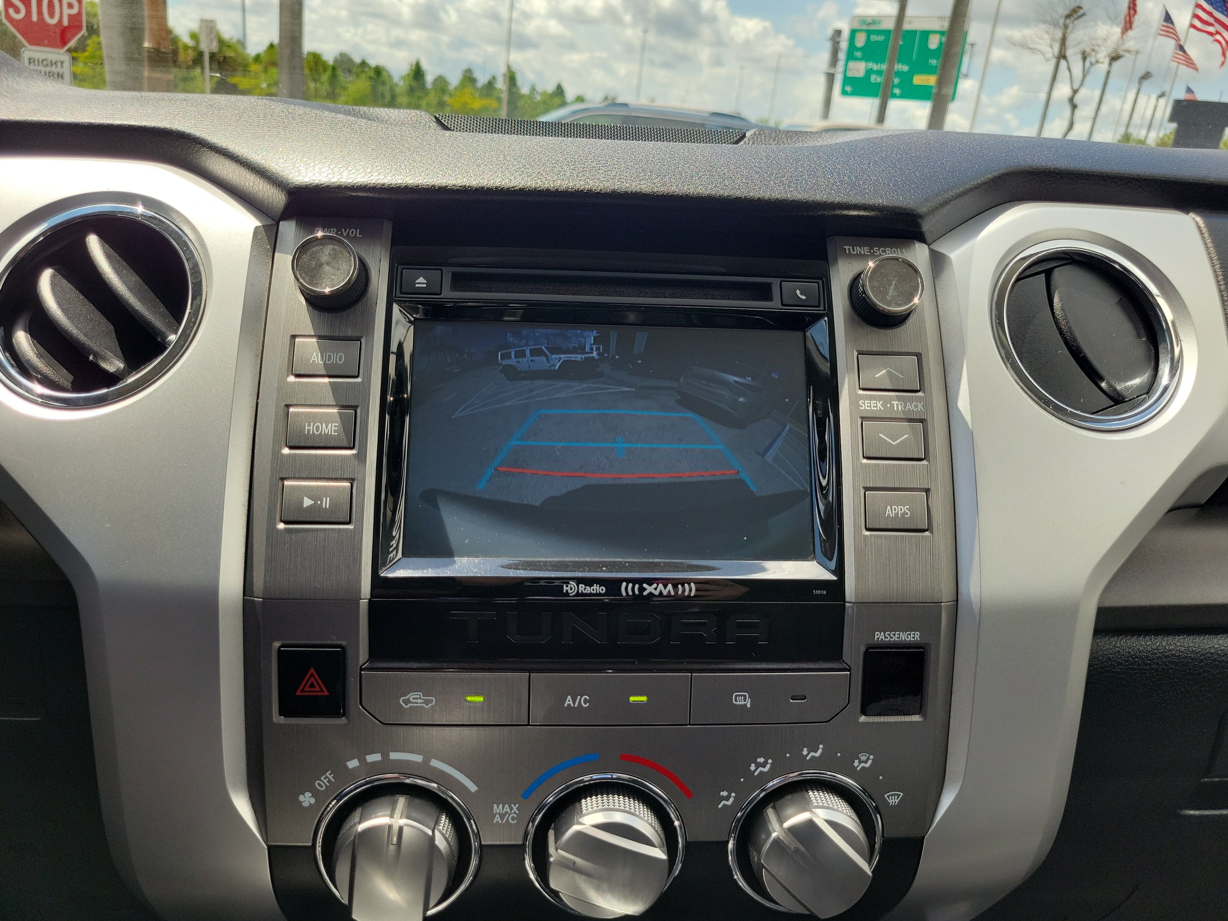 Used 2017 Toyota Tundra SR5 w/ SR5 Upgrade Package RWD image 10