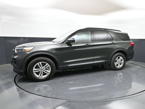 Used 2024 Ford Explorer XLT AWD/4WD image 32
