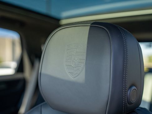 Used 2025 Porsche Cayenne GTS AWD/4WD image 13