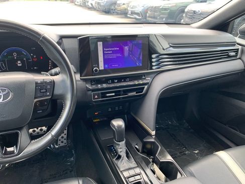 Used 2025 Toyota Camry SE FWD image 11