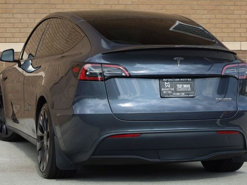 Used 2022 Tesla Model Y Performance AWD/4WD image 9