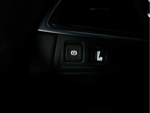 Used 2025 Cadillac XT5 Premium Luxury image 34