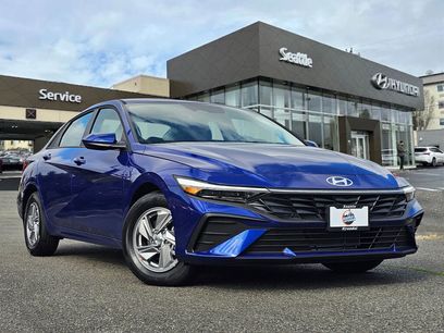 New 2025 Hyundai Elantra SE