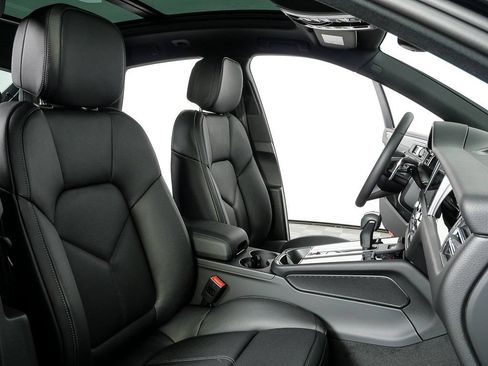 Certified 2026 Porsche Macan AWD/4WD image 24
