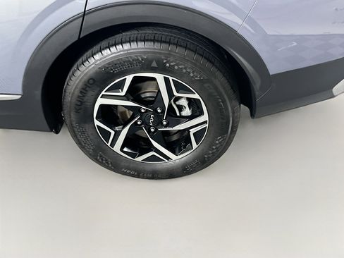 Used 2025 Kia Sportage LX FWD image 11