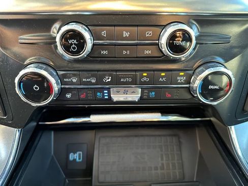 Used 2022 Ford F150 Lariat w/ Equipment Group 502A High image 34