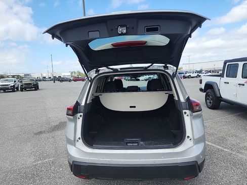 Used 2025 Nissan Rogue S image 9