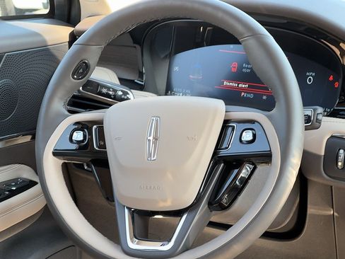 Used 2023 Lincoln Corsair Reserve w/ Equipment Group 201A FWD image 13