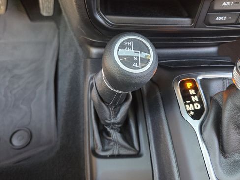 Used 2022 Jeep Gladiator Sport AWD/4WD image 32