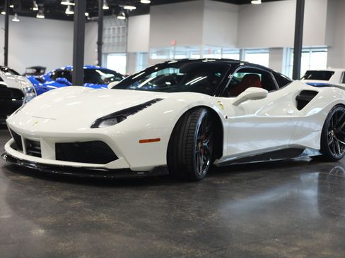 Used 2018 Ferrari 488 GTB RWD image 3