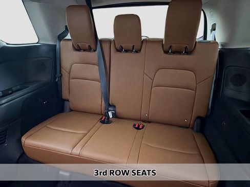 Used 2022 Nissan Pathfinder Platinum w/ Cargo Package image 11