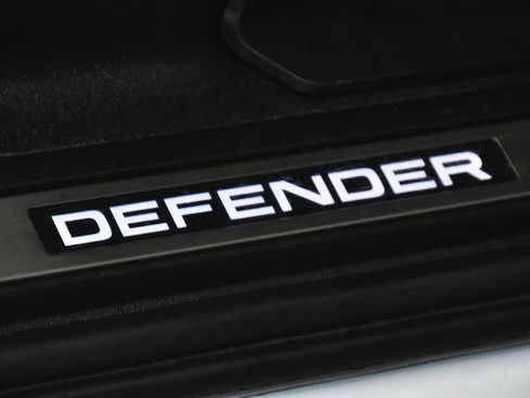 Used 2023 Land Rover Defender 90 X-Dynamic SE AWD/4WD image 12