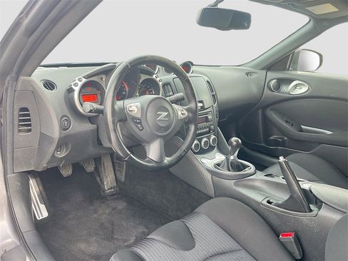 Used 2020 Nissan 370Z w/ Sport Package image 9