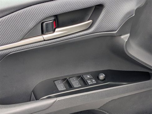 Used 2025 Toyota Camry SE image 14