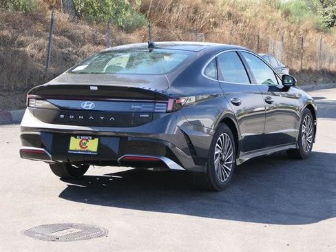 New 2025 Hyundai Sonata Limited image 3