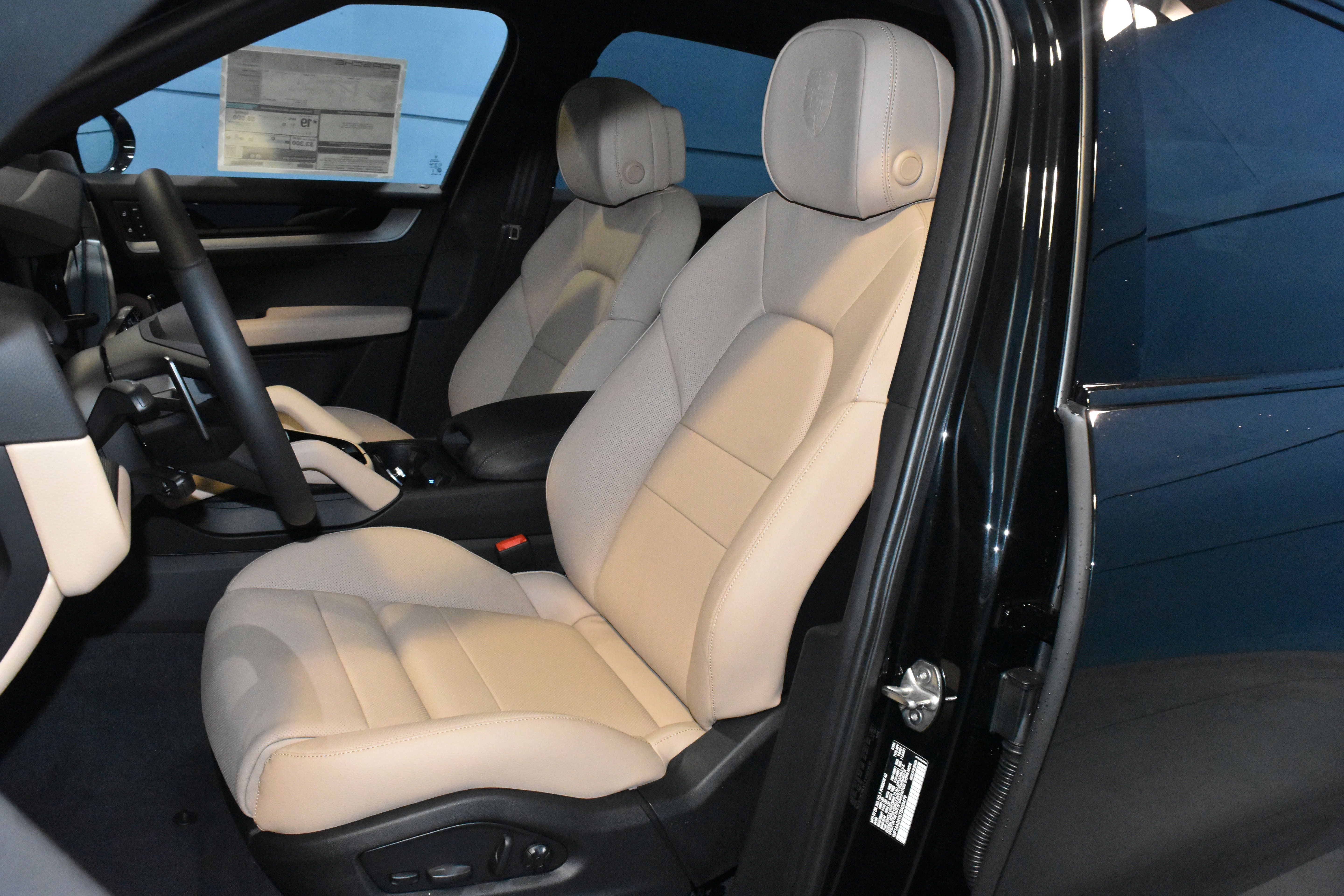 Used 2026 Porsche Cayenne AWD/4WD image 5