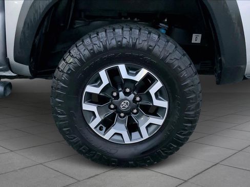 Used 2021 Toyota Tacoma TRD Off-Road w/ Technology Package image 11