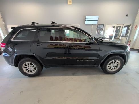 Used 2018 Jeep Grand Cherokee Laredo AWD/4WD image 6