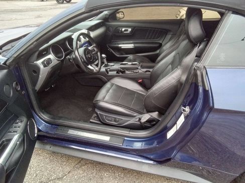 Used 2020 Ford Mustang Premium image 7