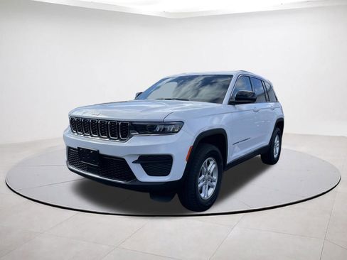 Certified 2023 Jeep Grand Cherokee Laredo w/ Luxury Tech Group I image 3