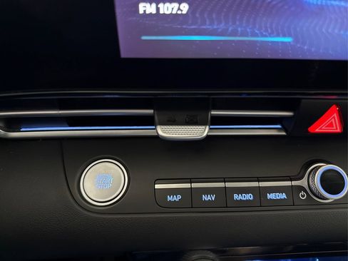 Used 2025 Hyundai Elantra SEL FWD image 37