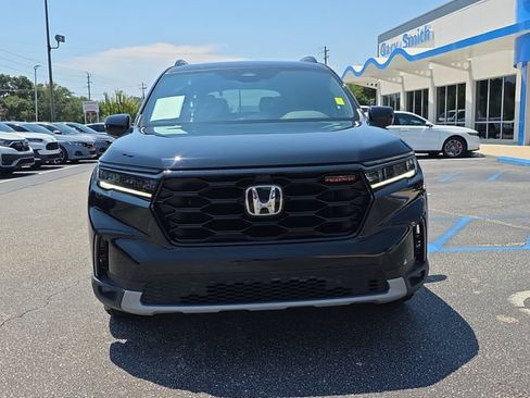 Certified 2025 Honda Pilot TrailSport image 9