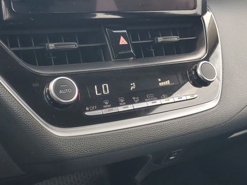 Certified 2025 Toyota Corolla LE FWD image 31