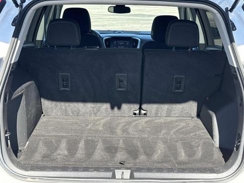 Used 2023 GMC Terrain SLE w/ Driver Convenience Package FWD image 8