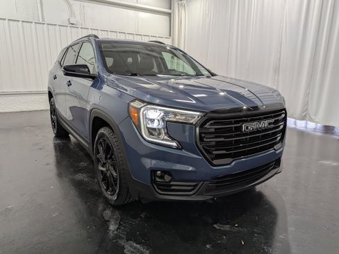 Used 2024 GMC Terrain SLT w/ Elevation Edition image 5