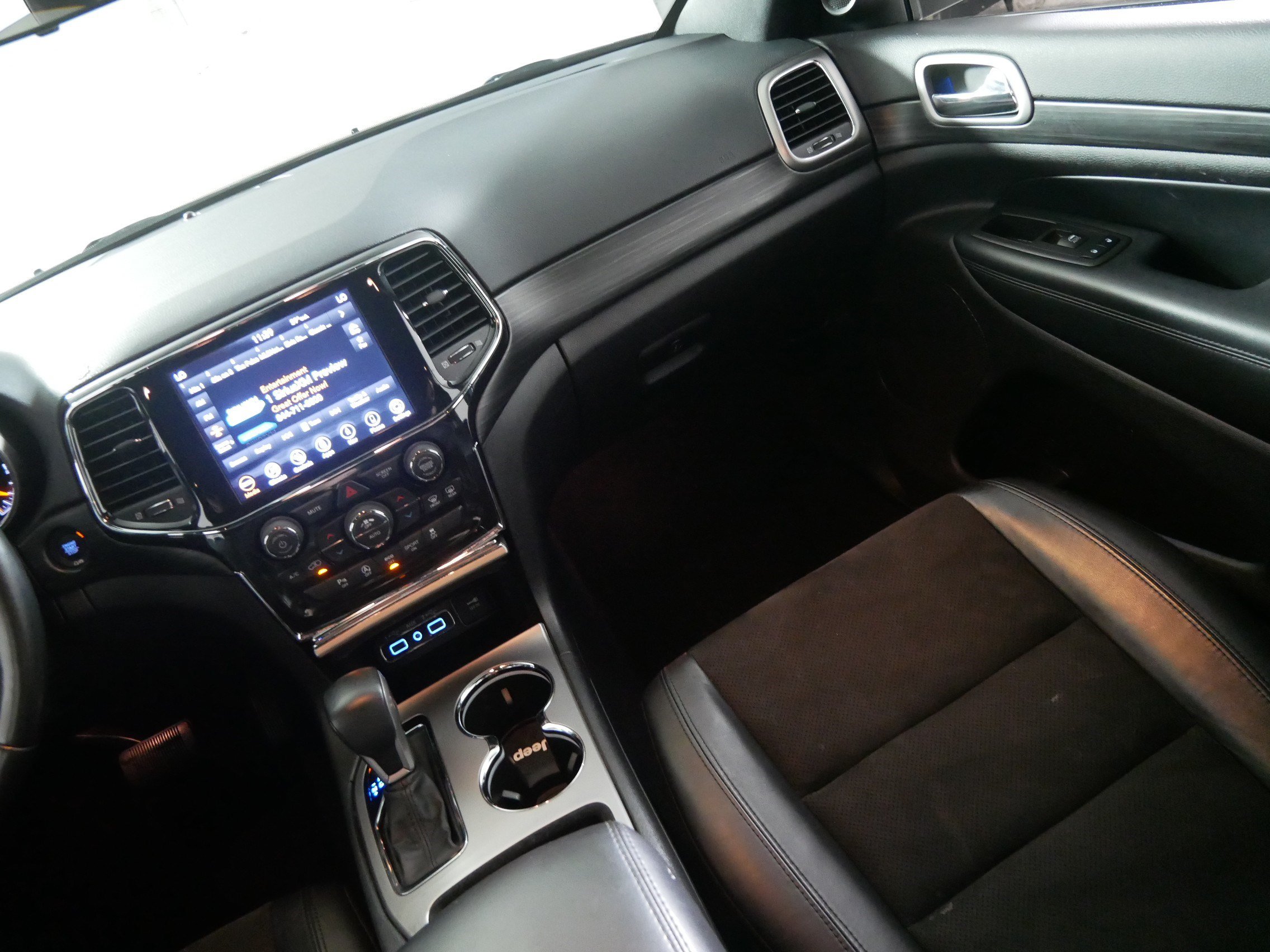 Used 2021 Jeep Grand Cherokee Laredo X AWD/4WD image 11