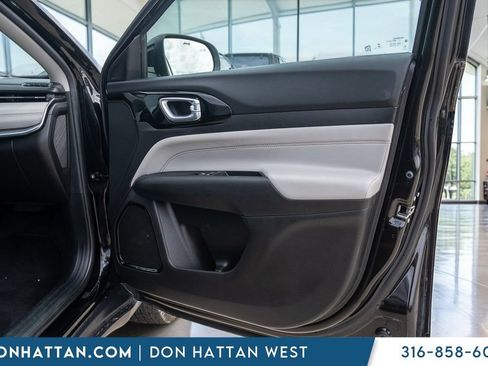 Used 2022 Jeep Compass Limited AWD/4WD image 23