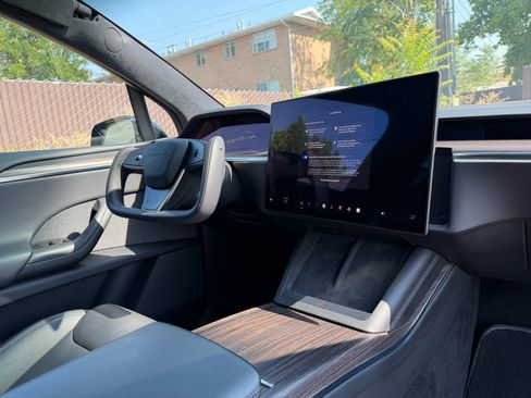 Used 2023 Tesla Model X AWD/4WD image 17