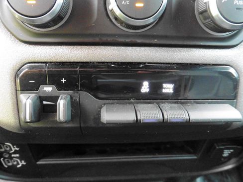 Used 2022 RAM 2500 Tradesman w/ Chrome Appearance Group RWD image 10