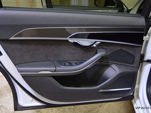 Used 2020 Audi S8 L w/ S8 Executive Package image 9