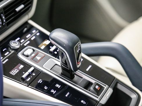 Certified 2023 Porsche Cayenne AWD/4WD image 24