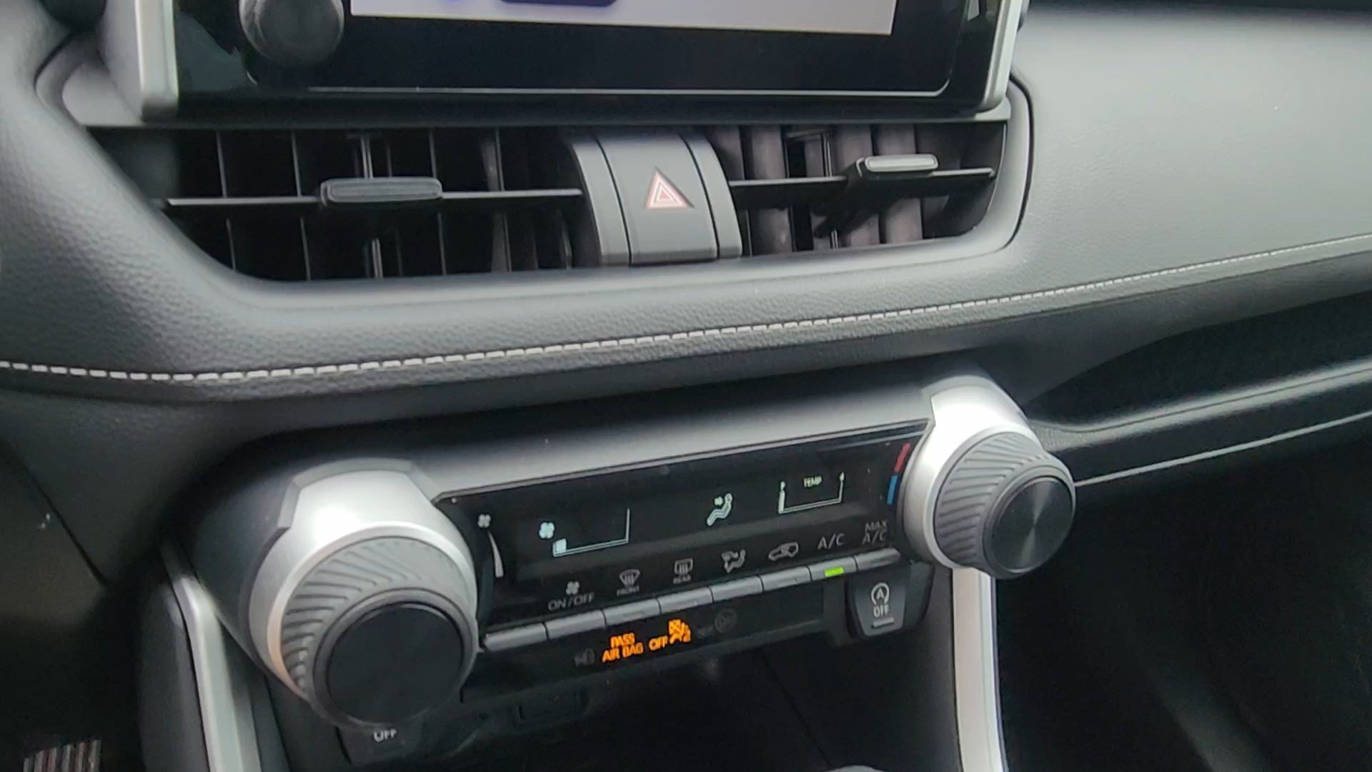 Used 2025 Toyota RAV4 LE AWD/4WD image 38