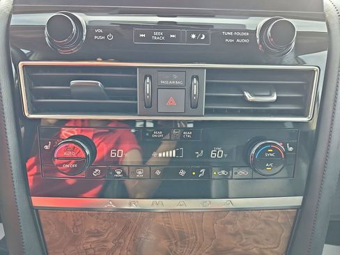 Used 2024 Nissan Armada SL AWD/4WD image 29